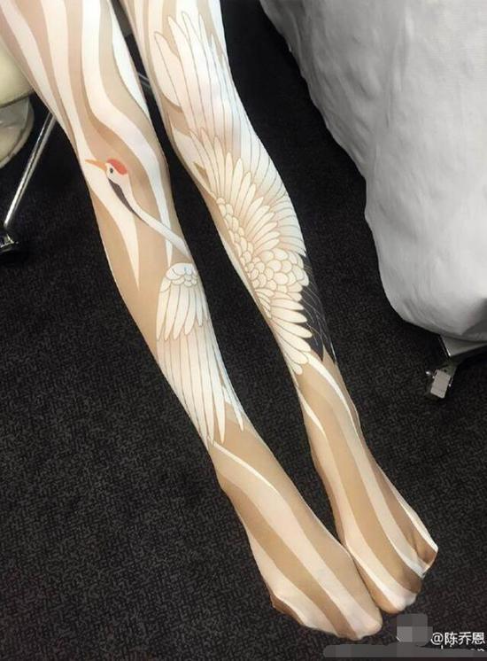 陈乔恩春节穿丝袜,丝袜造型美艳动人