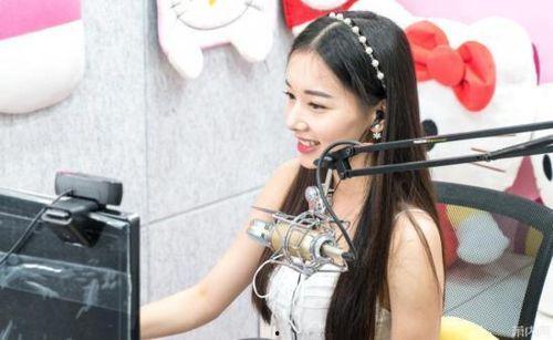 露脸熟女阿姨在线播放,揭秘网络直播的诱惑与风险