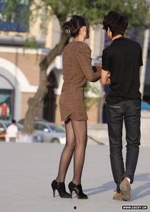 百褶裙黑色丝袜,黑色丝袜搭配百褶裙的优雅演绎